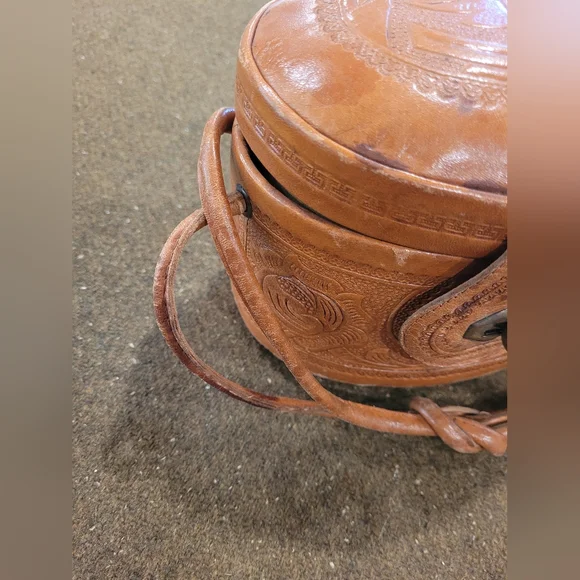 Vintage Mexico Hand Tooled Leather Purse - Picture 5 of 12